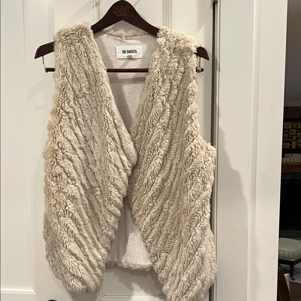 BB Dakota Cream Vest